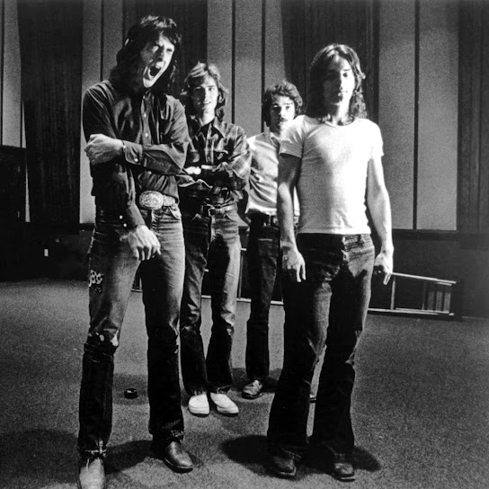 elsotaescala's tweet photo. #bersions
527.- #DamonAndNaomi with #Ghost "Blue Moon" -2000- (#AlexChilton) #BigStar -1978-
https://t.co/rYwe1Gh3W7 https://t.co/kkIWByt4rR