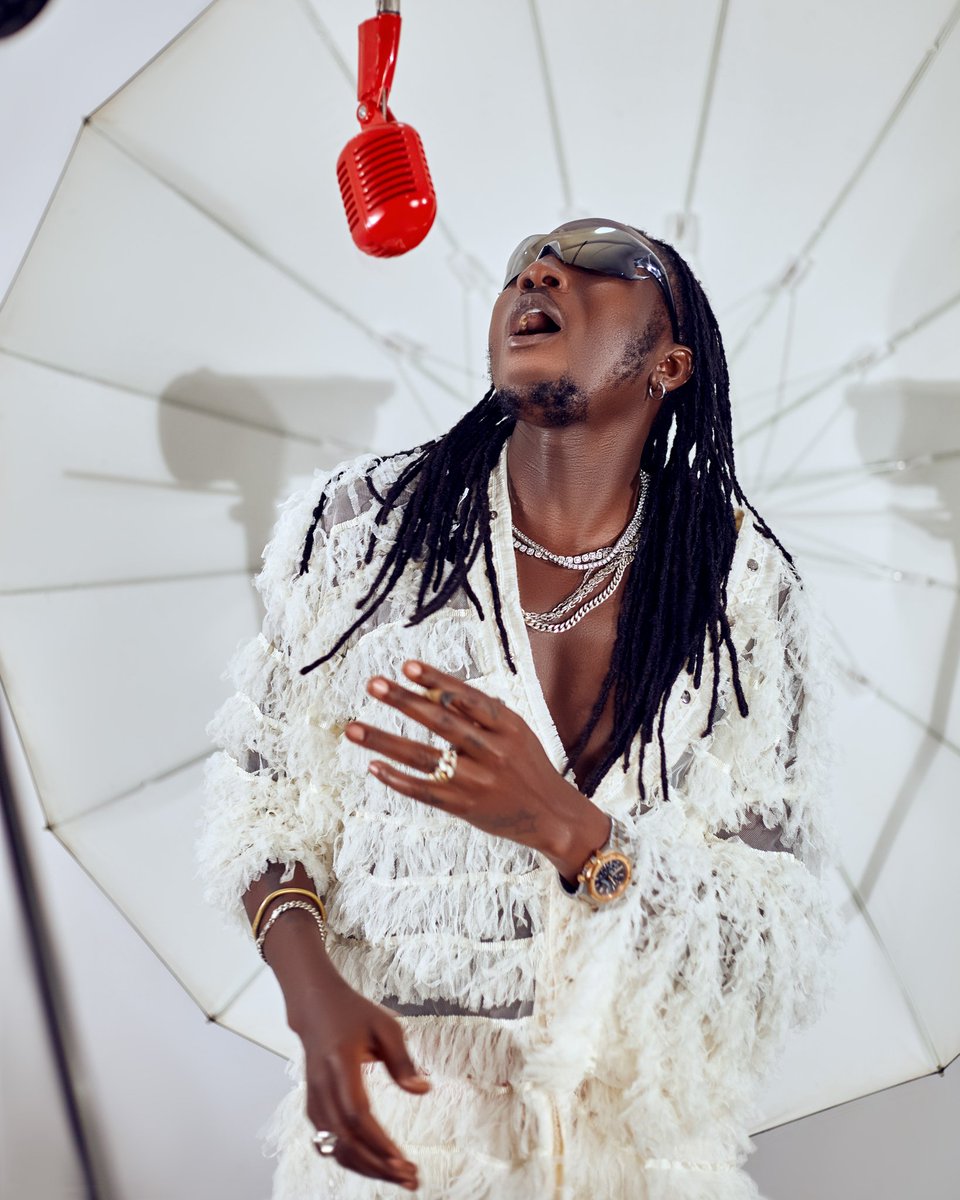 ZizaBafanaUg's tweet photo. 𝙏𝙝𝙚 𝙢𝙞𝙘 𝙞𝙨 𝙢𝙮 𝙂𝙪𝙣…..👌🏽💨
𝙔𝙀𝙎 𝙡𝙚𝙩’𝙨 𝙚𝙣𝙩𝙚𝙧 𝙙𝙚𝙮 𝘿𝙖𝙣𝙘𝙚𝙝𝙖𝙡𝙡 𝙢𝙞𝙘 𝙛𝙞𝙚𝙡𝙙. https://t.co/8CgJwnmKNf