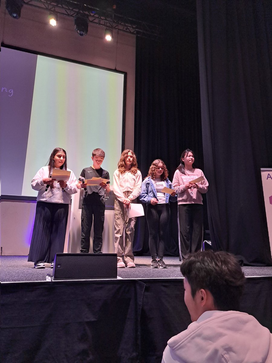 Alison0762's tweet image. @HyndlandSec young people ready to host today's conference #AllLearners #AllAcheiving what fabulous ambassadors for Glasgow @EdISGlasgow @GlasgowEPS