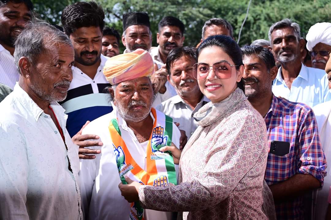 DivyaMaderna's tweet photo. कल जनसम्पर्क के दौरान विभिन्न ग्राम पंचायतों से आये साथियों ने सदस्यता ग्रहण कर कॉंग्रेस परिवार को ज्वाइन किया। आप सभी का कांग्रेस परिवार में हार्दिक स्वागत है।

मुझे पूर्ण विश्वास है कि आप सभी कांग्रेस पार्टी की विचारधारा को जन-जन तक पहुंचायेंगे। आप सभी को हार्दिक बधाई एवं शुभकामनाएं।

#divyamadernaphirse #CongressFirSe
#missionosian2023 #DivyaKaIradaOsianKaVikas #OsianKiDivya #osian #Congress