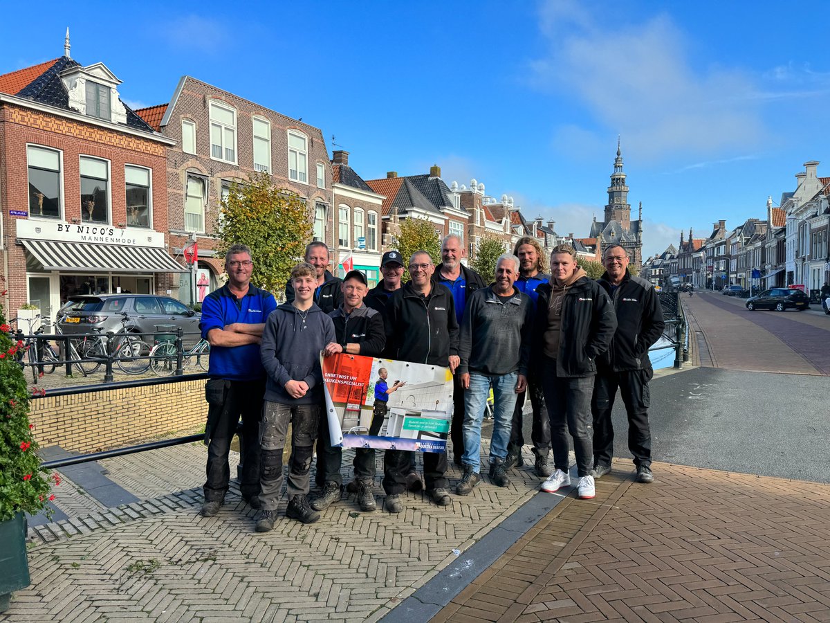 DijkstraDraisma's tweet photo. Guitzen gaat met #pensioen. In het #renovatieteam staat hij bekend om zijn eigen gereedschap gebruik. De pauzes kenmerkte hem door dezelfde maaltijd en de afgelopen 10 jaar heeft hij geen werkdag gemist. Een man van consistentie waarvan we de onwrikbare inzet zullen missen. https://t.co/HfNmqY5RfP