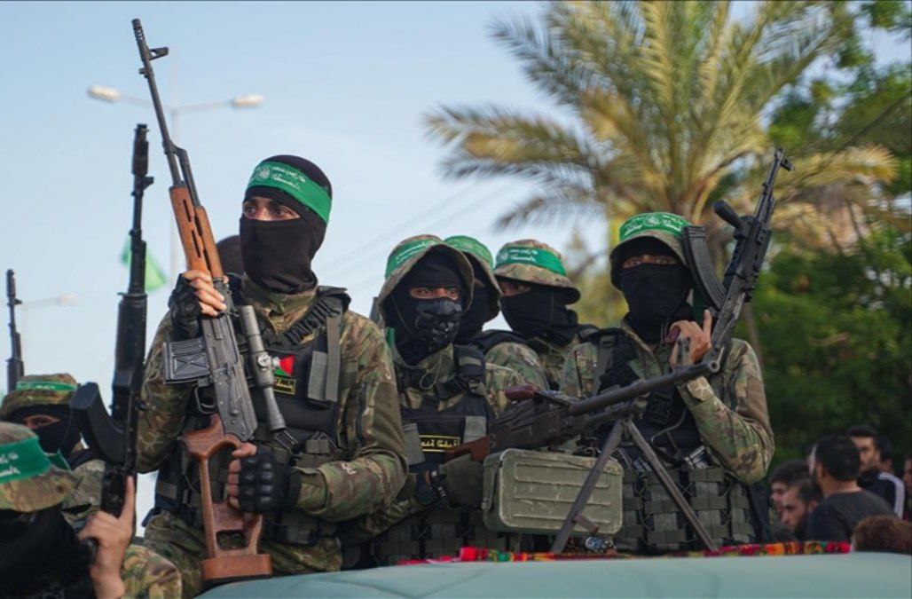 İşgalci İsrail Ordusu Gazze'ye Giremiyor!

Kassam Tugayları ellerindeki jammerı (sinyal kesiciyi) kullanarak İsrail'in iletişimini durdurdu ve Gazze'ye sızan işgalcilerin bazılarını esir alırken bazılarını öldürdü