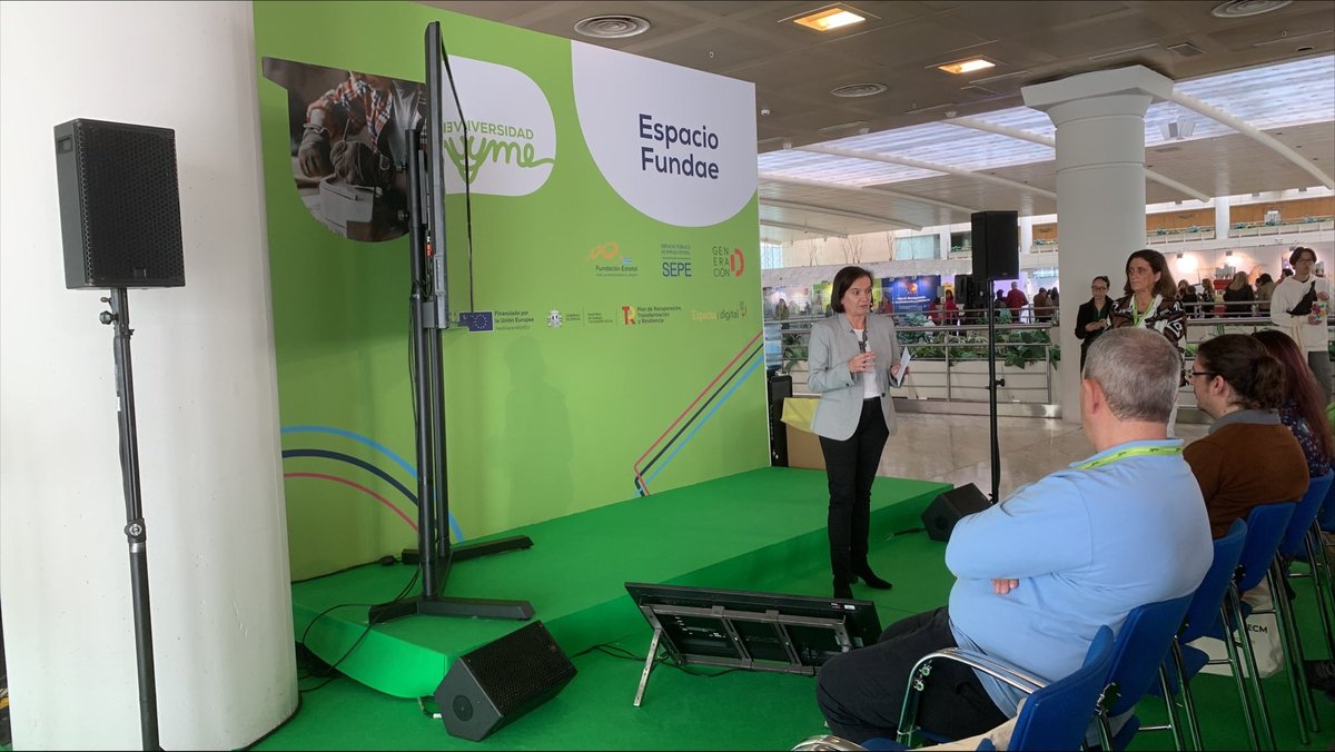 Fundae_es's tweet photo. @Edibon_Intl En el espacio Fundae, exponemos una de los grandes acuerdos de los últimos años para la formación y digitalización ciudadana. Como no, las #BecasGoogleFundae con Ana Barrientos y Pilar Fernández Chacón @Fundae_es @GoogleActivate 

#UniversidadPyme Madrid https://t.co/QH0hzsvo95