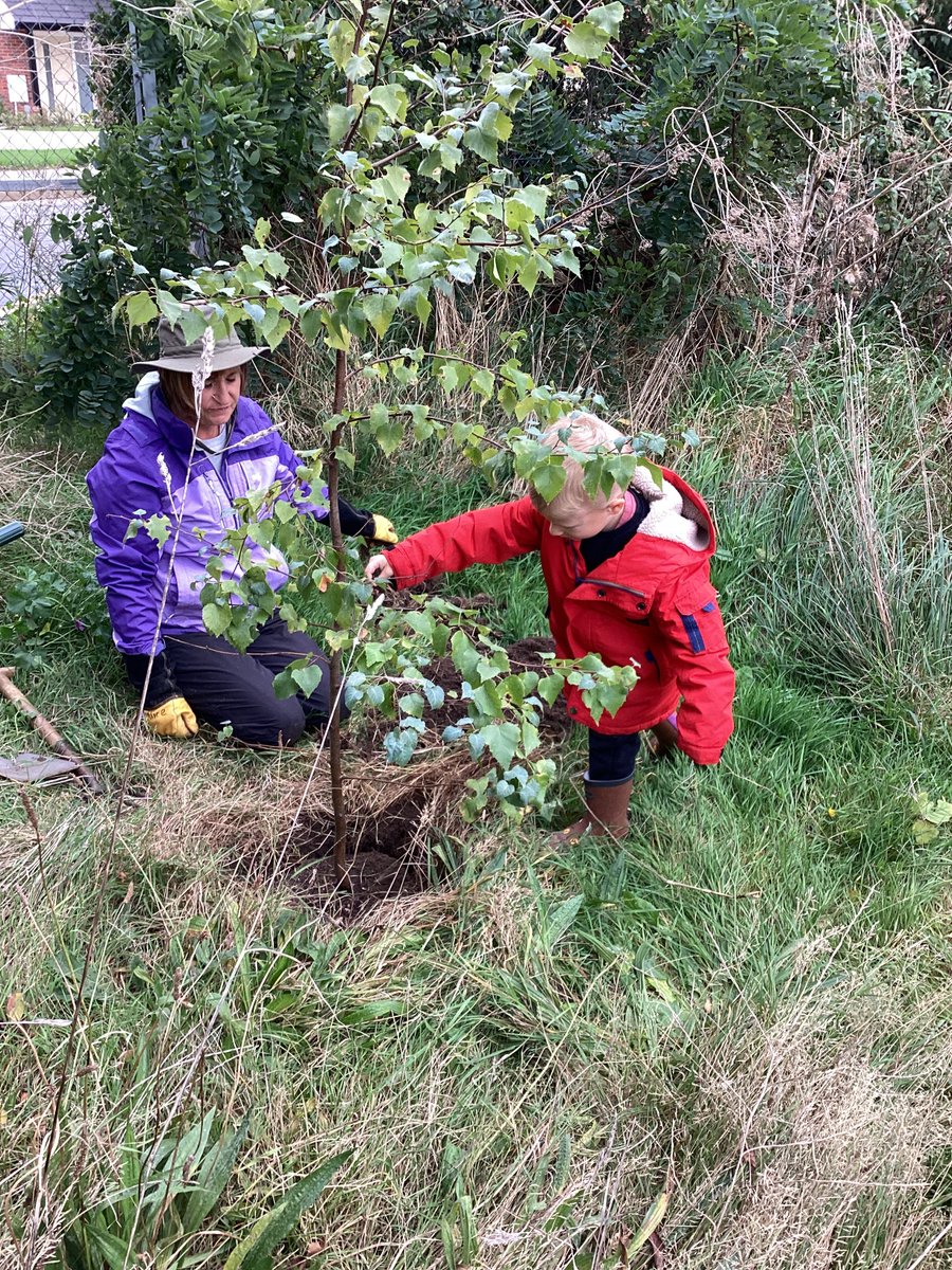GEPSClass1's tweet photo. Mrs Dekker bought us a beautiful birch tree to plant that we named Loveheart because of the shape of its leaves.  We learnt what our tree would need to grow and helped to water it.  Everyone made a wish as we added a handfuls of soil to Lovehearts new home!🌳💫 https://t.co/3v0g49WTfW