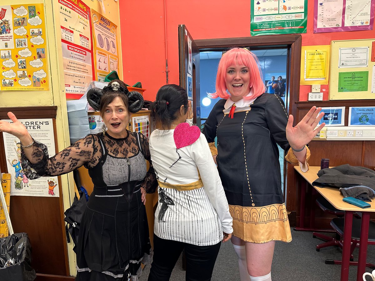 ndhsmaths's tweet image. Halloween fun in the maths department 🎃🎃