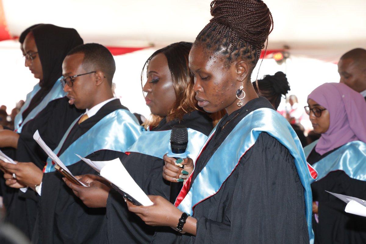 KRCTI_Kenya's tweet photo. @KRCTI_Kenya Paramedic Class of 2023 Taking the Paramedic Oath.
Congratulations to the Paramedic Class of 2023!
#9thGraduation Ceremony https://t.co/zDG0haqcWo
