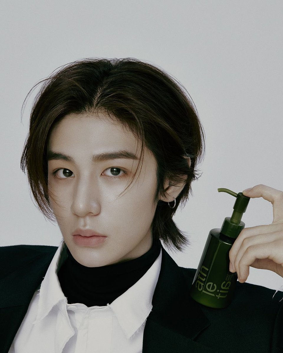 LEEHAN_GLOBAL's tweet photo. [PIC] 231027

Leehan and Sungho for Athletia Beauty in Vogue Japan Magazine.

🔗 https://t.co/JG9u3ogcyI

Interview translation - Leehan cut ⬇️

#LEEHAN #BOYNEXTDOOR #BOYNEXTDOOR_leehan #이한 #보이넥스트도어 https://t.co/REu0RSSr13