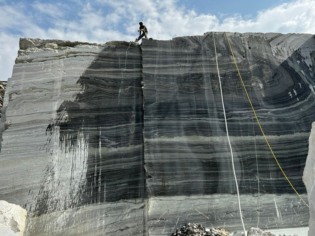 tabsurfaces's tweet photo. Another New Find!
#tabsurfaces #naturalstone #naturalstoneisbetter #naturalstoneisforever #usenaturalstone #granite #marble #quartzite #quarry #nature #natural #naturephotography #natureisbeautiful #blackmarble #blackandwhite #natureinspired #naturelovers #design https://t.co/b9zZNO61WP