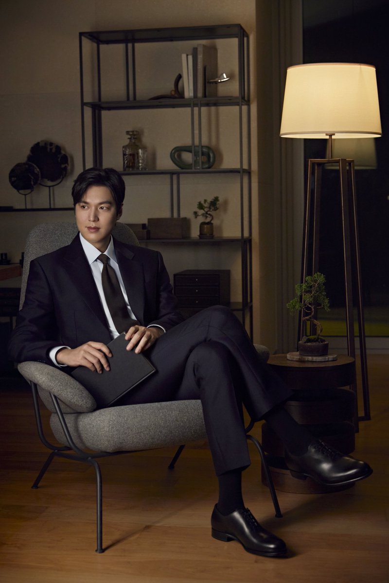 Hwendy2022's tweet photo. LeeMinHo:"I was very grateful for the support of my fans. Because of all their support, I have the motivation to work even better."
He is a selective actor who always chooses the right role and makes each of them iconic. I'll always support you & stay by your side🫶
#LeeMinHo https://t.co/A7xNd7Ap9n