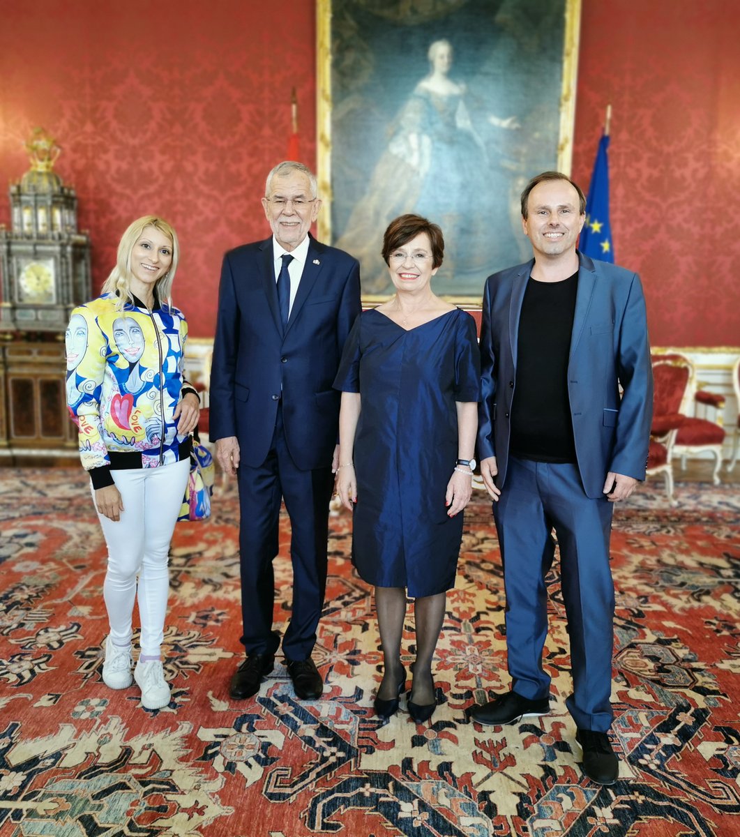 Memories from the archives. Visit to the Austrian President Alexander Van der Beller and his wife Doris Schmidauer in 2019. #tanjaplayner #austria #vienna #loveaustria #hofburgpalace #artist