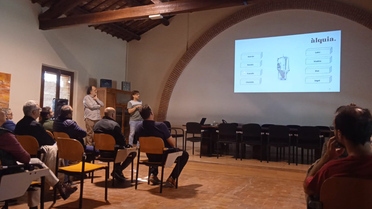 TresCadires's tweet image. Àlquia explica la recerca que han realitzat sobre les varietats d'ordi maltejables per fer cerveses i whiskies. Amb la col·laboració de @CervesaMatoll de #Belianes