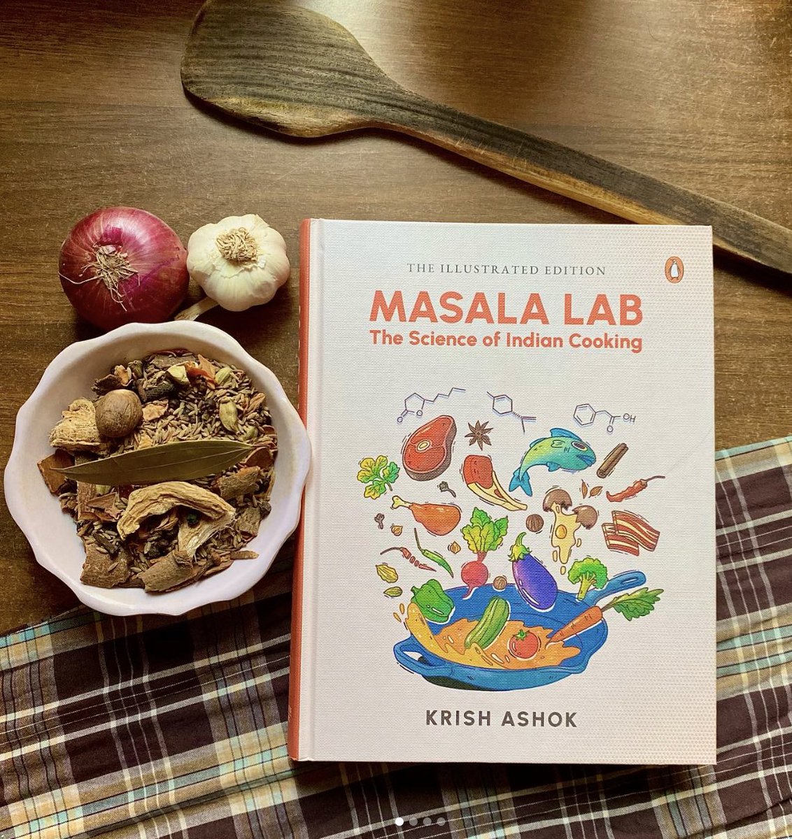 PenguinIndia's tweet image. Want to impress your dinner guests with your food knowledge?

#MasalaLab is the answer!
@krishashok 
amzn.eu/d/5hr3s7E