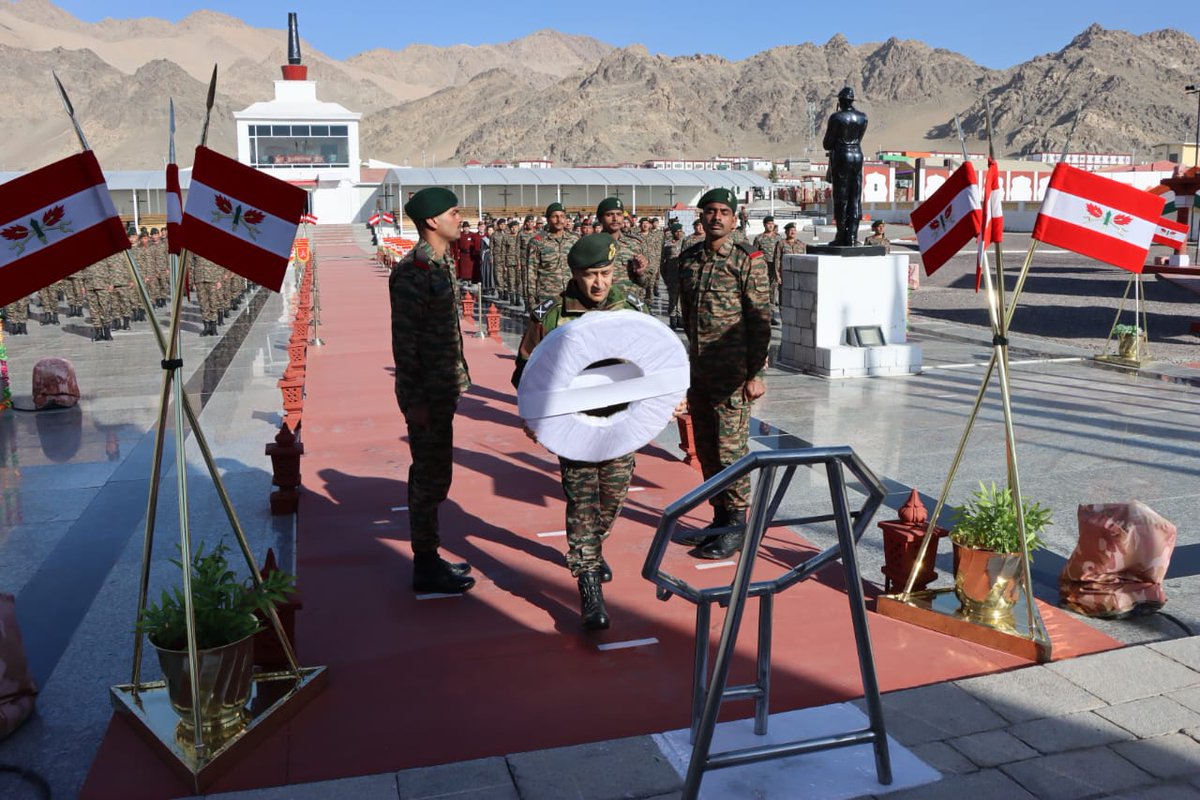 firefurycorps's tweet photo. On the occasion of 77th #InfantryDay, GOC Fire and Fury Corps laid wreath at Hall of Fame, #Leh to pay homage to the #Bravehearts who have made the supreme sacrifice in the line of duty 

#IndianArmy 

@lg_ladakh 
@NorthernComd_IA 
@ANI
@prodefleh https://t.co/AwqbuG4gj4