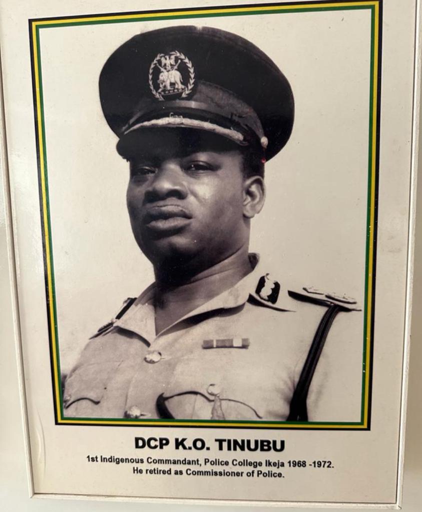 DeeOneAyekooto's tweet image. Alhaji Kafaru Tinubu who died 20 years today was Tinubu’s Uncle.

Let me tell you something about him.....

After MKO Abiola, being the winner of June 12, 1993 election, declared himself as the President of Nigeria in 1994 at Epetedo in Lagos, the military launched a massive…