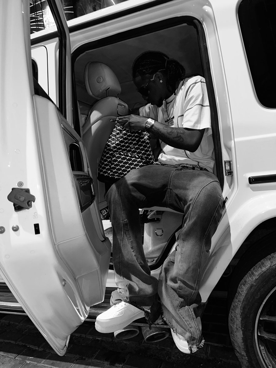 jeriqthehussla's tweet photo. Nyem Ego 💰 https://t.co/Ze784e98yw