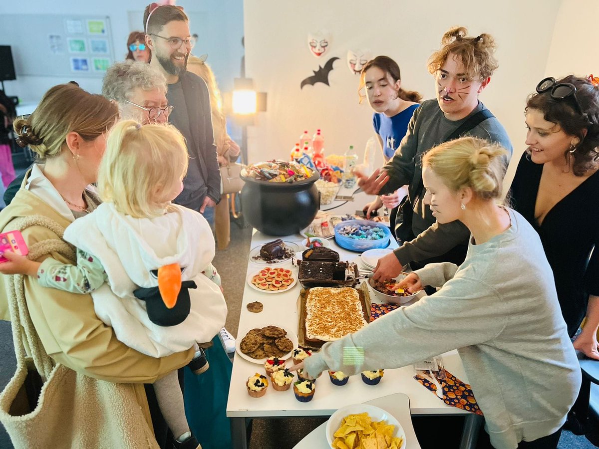 IBatHPC's tweet image. What a wonderful #Halloween Party! Our school turned into a party zone with (spooky) smiling faces everywhere. 
Thanks to all classes, teachers and parents for organizing, helping and attending. 

#IBatHPC #BelongeEngageGrow #Heidelberg #IB #CAS #education