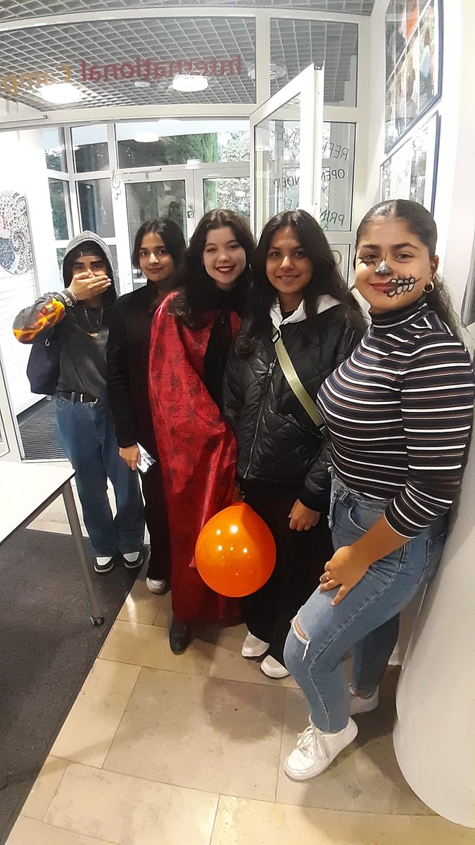 IBatHPC's tweet image. What a wonderful #Halloween Party! Our school turned into a party zone with (spooky) smiling faces everywhere. 
Thanks to all classes, teachers and parents for organizing, helping and attending. 

#IBatHPC #BelongeEngageGrow #Heidelberg #IB #CAS #education