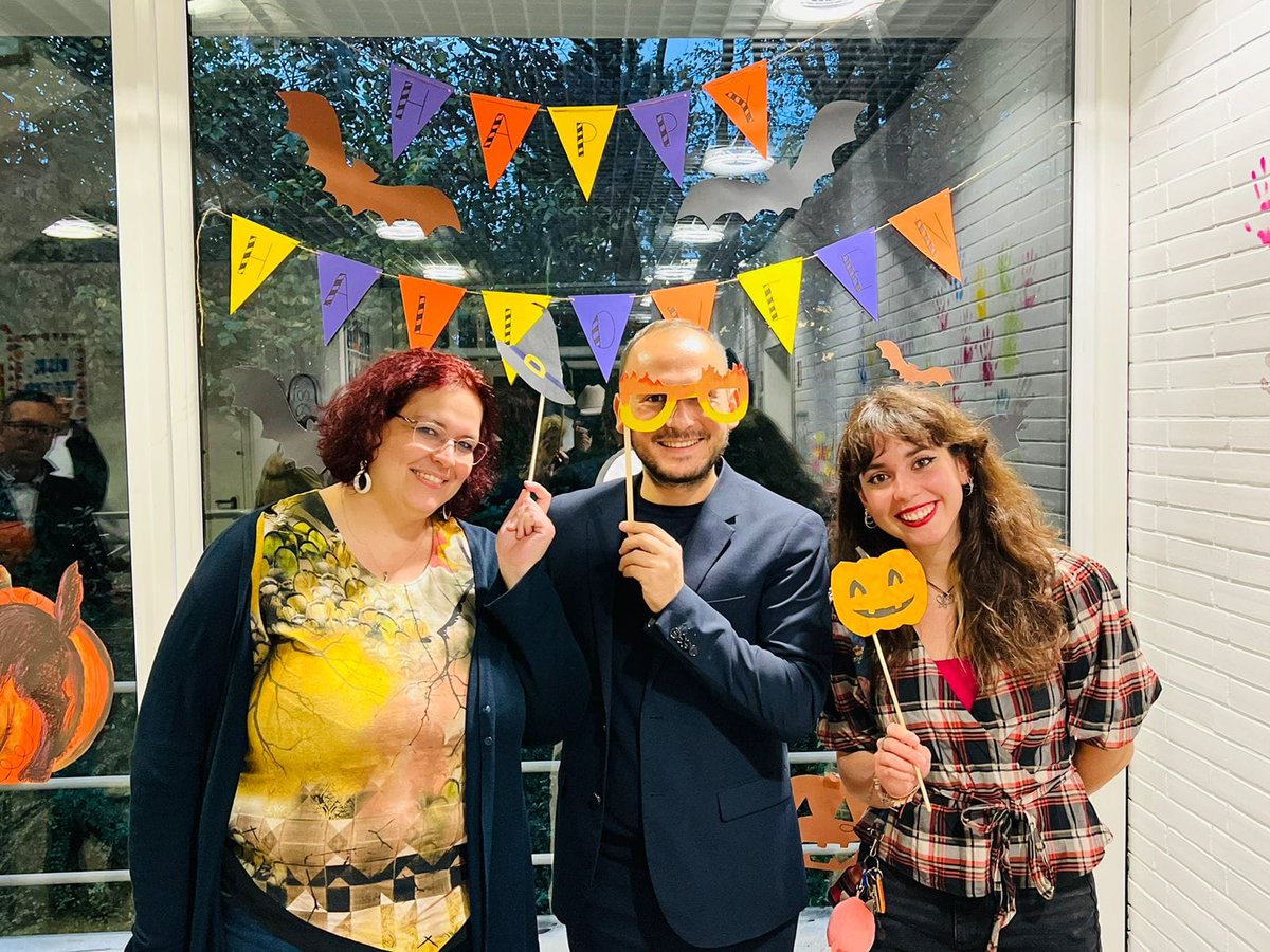 IBatHPC's tweet image. What a wonderful #Halloween Party! Our school turned into a party zone with (spooky) smiling faces everywhere. 
Thanks to all classes, teachers and parents for organizing, helping and attending. 

#IBatHPC #BelongeEngageGrow #Heidelberg #IB #CAS #education