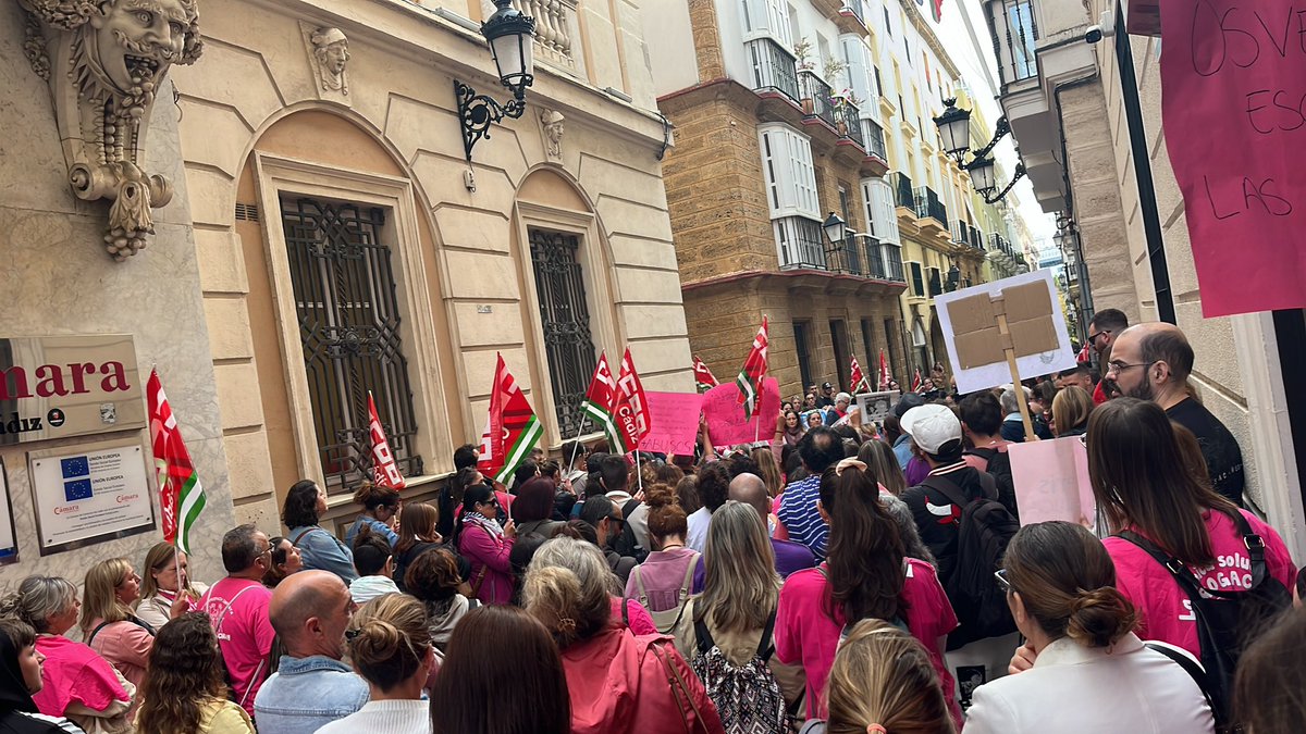 izapaz_87's tweet photo. Hoy LOS #ptis gritan sus derechos. Hoy nos tienen que escuchar, hoy va a ser el primer día del final de la precariedad en nuestro trabajo @CntPtis @ptis_dignidad https://t.co/xg1ZY4yAvb