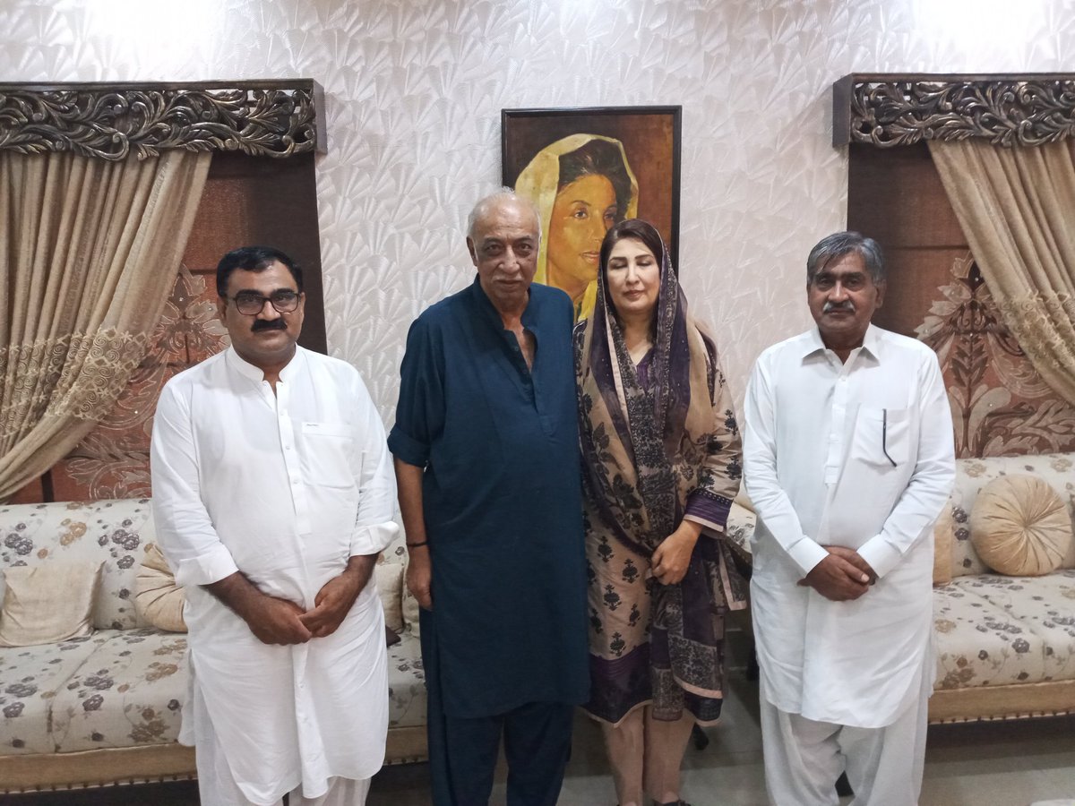 YaseenAlmani1's tweet photo. آج پاکستان پپلز پارٹی سینیئر رہنما محترمہ سیدہ شہلا رضا صاحبہ سے ملاقات کی کافی معاملات پر بات چیت اور سیاسی گفتگو ھوئی میرے ساتھ میرے والد بھی موجود تھے
@BBhuttoZardari
@AAliZardari
@SyedaShehlaRaza 
@ppp_qadir
@SaeedKhannz
#JusticeForAPAEAC
#JusticeForSSGCCasualEmployees https://t.co/III0rLzIBm