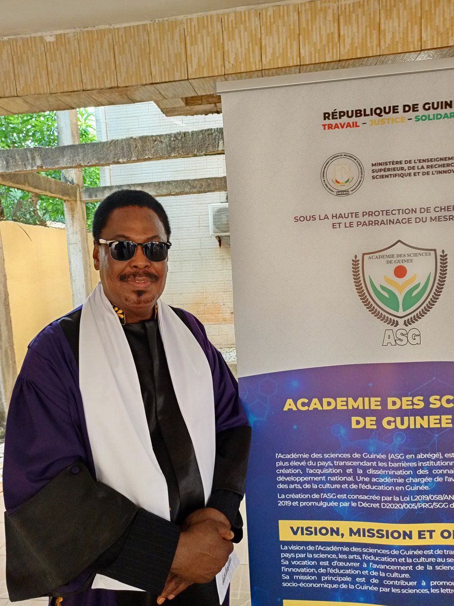 justinmoreljr's tweet photo. Heureux et honoré de vous informer que je suis désormais membre de l'#Académie des #Sciences de #Guinee. #Culture. La ministre de l'enseignement supérieur Dr #DiakaSidibé est venue s'entretenir avec nous. La science au service du développement. https://t.co/sWYxkZTfil