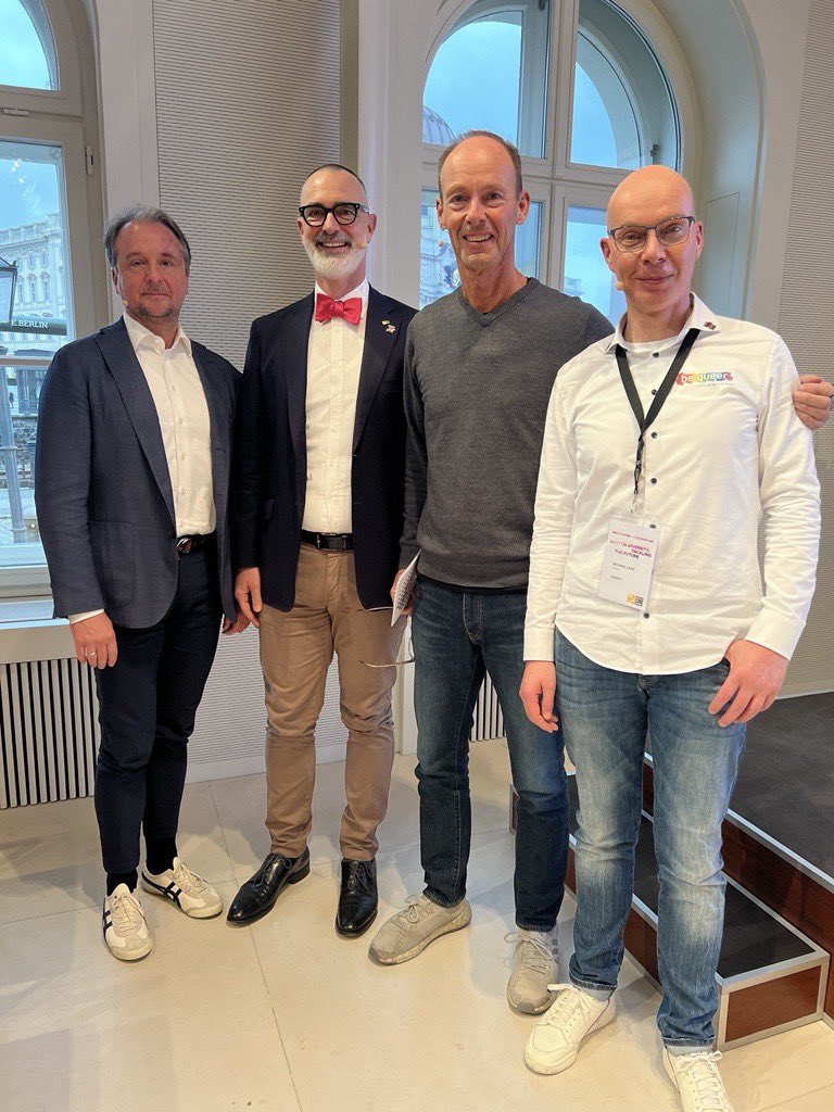 “Prout at Work Conference 2023” takes place at Bertelsmann,  and we had the pleasure of welcoming the participants together with our Chief HR Officer Immanuel Hermreck. Also present were Albrecht Kehrer from the PaW Foundation and Michael Lauck, from our employee network be.queer