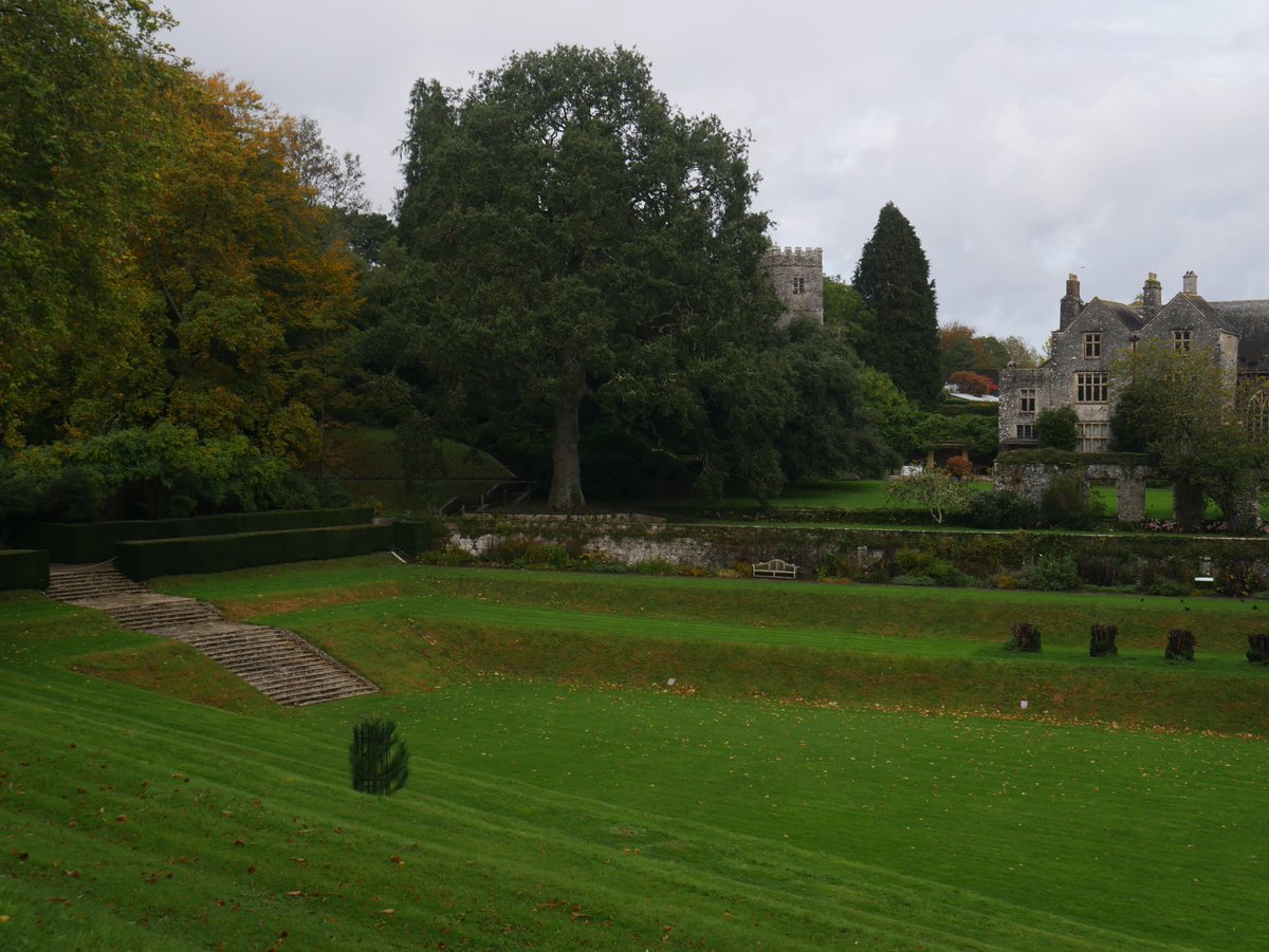 Autumn visit to <a href="/DartingtonTrust/">Dartington Trust</a> with a talk on American landscape architect, Beatrix Farrand &amp; her lasting legacy at Dartington &amp; the US followed by a superb tour with head gardener, Neville. <a href="/ZingiberHort/">Neville Evans</a> #beatrixfarrand #devongardens
