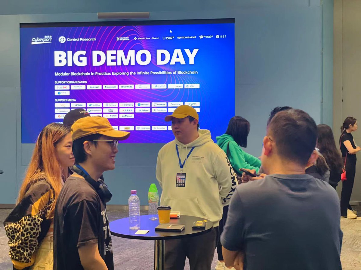 🙌 A huge thank you to <a href="/CentralResearc3/">Central Research</a> and <a href="/cyberport_hk/">Cyberport</a>  for inviting us to the #bigdemoday! 

👁‍🗨Hearing insights from our co-founder, <a href="/wesley_xia/">Xia Wesley | nft</a> , was a highlight.

🚀 Witnessing the potential of so many projects at the demo day was truly inspiring! 

#HongKong #cyberport