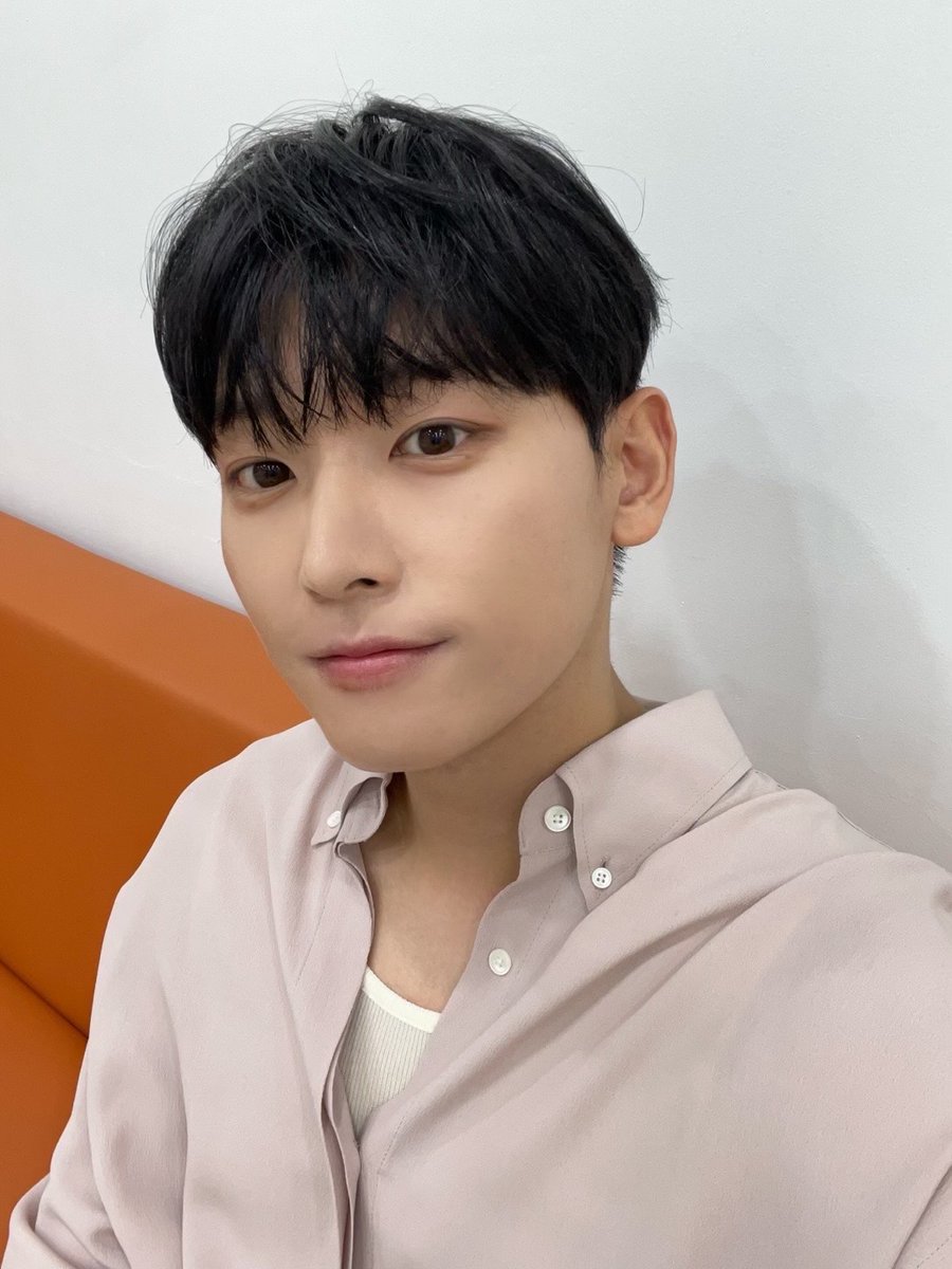 SF9_FANCLUB's tweet photo. [#복면가왕] 잠시 후 오후 6시, MBC <복면가왕>에 SF9 인성이 패널로 함께합니다! FANTASY 여러분의 많은 시청 부탁드립니다🌰

#SF9 #에스에프나인 #인성 #INSEONG https://t.co/NBwwc1bXdp