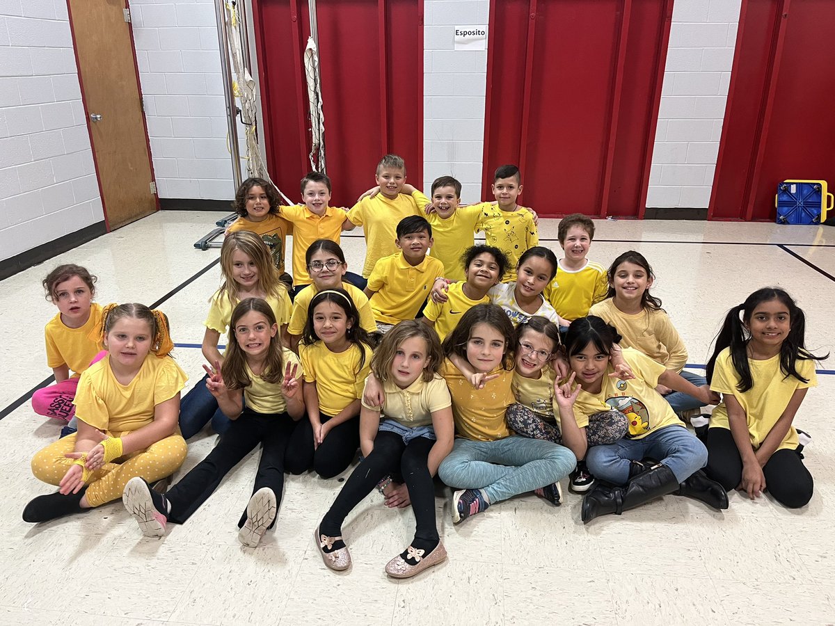 d61resposito's tweet photo. Great job second graders on an amazing show!! I am so proud of all of you! #d61learns #2ndgradeconcert https://t.co/zuAdLC6kv3