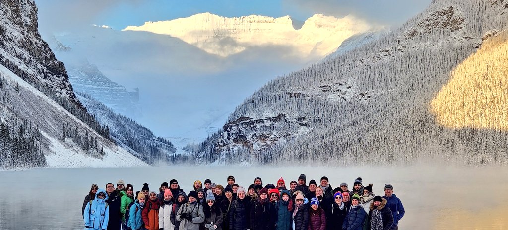 Aaaengel's tweet photo. #2023ISEBxISSM field trip to Lake Louise at sunrise and Cave &amp; Basin sulfur springs. It was really cold but totally worth it 🥶🇨🇦😍 https://t.co/E1euGeyx0E