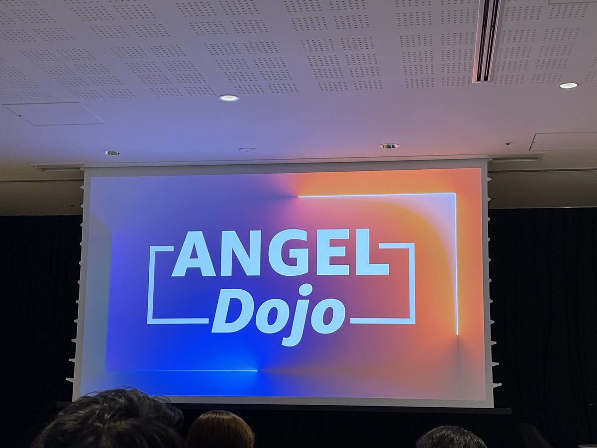 yamazakia's tweet photo. AWS ANGEL Dojo
リハーサル終わって、本番開始待ち

#AWSDevLIveShow https://t.co/dtQUe6Suc7