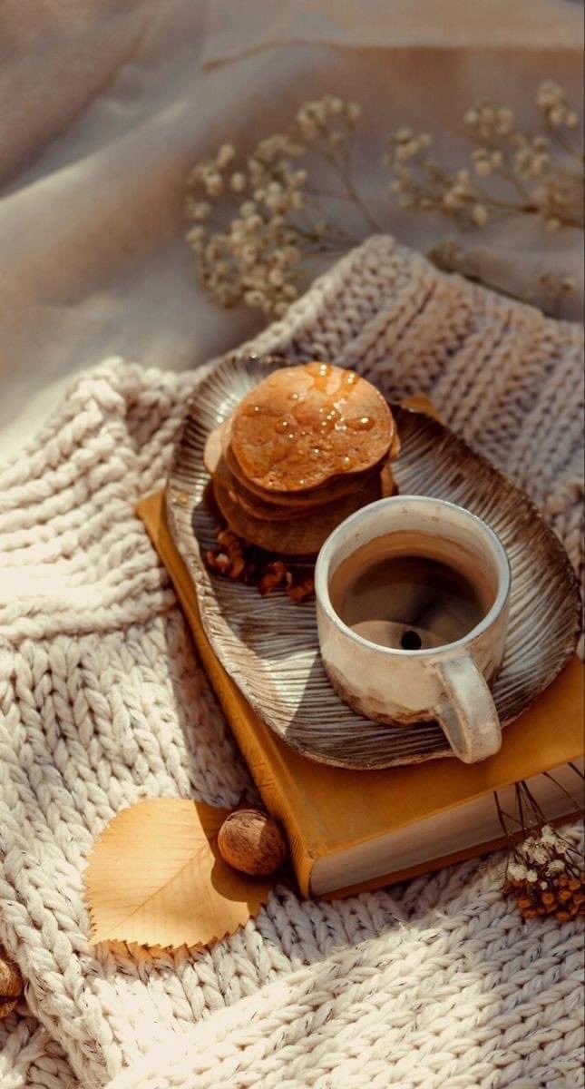 Estamos viviendo en un mundo donde se valora más la vulgaridad que la elegancia, el que grita gana al que calla, donde se aprecia más la apariencia que el esfuerzo. Acabaremos viviendo en un basurero y dirán que es saludable y huele a rosas.

Buenos días, café y al lío 😘