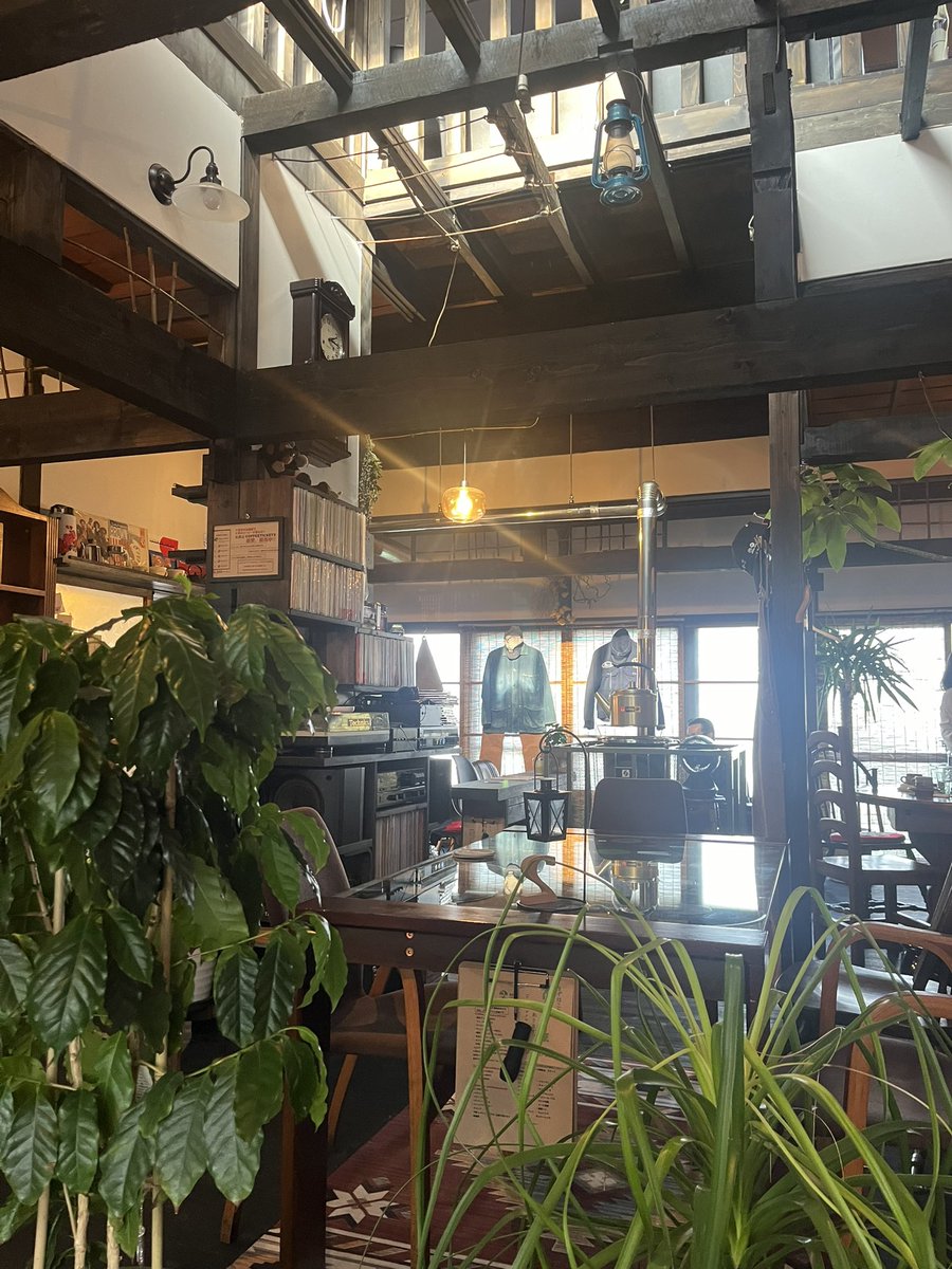 hiloshi_game's tweet image. 落ち着くぅ〜(* ´  ` *)ᐝ
今度は早く来てプレート食べるぞ

#室蘭  #古民家カフェ  #ROUNDWINDOW #FUNKYFRUIT