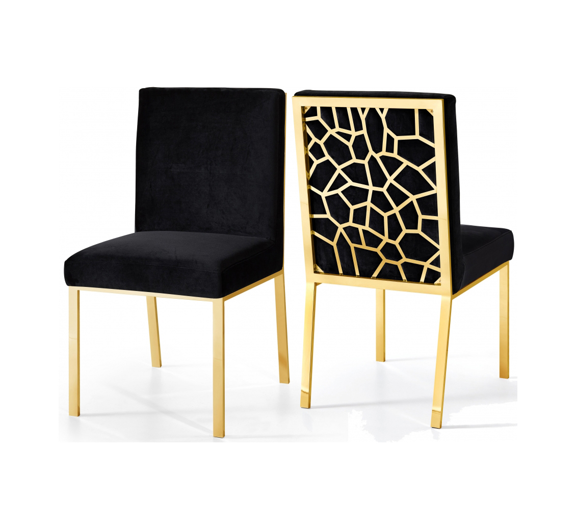 inforoyalray's tweet image. The gold accents really add a touch of glamour to the gold lattice chair. It's so elegant. The way the black and gold contrast each other.

#chair #backrestchair #velvetchair #goldenchair #pvdcoated #architecture #interiordesign #moderninteriors #interiorstyling #interiordecor