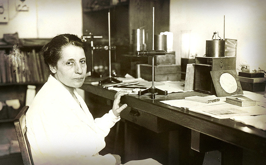 mariobianchi18's tweet photo. Il #27ottobre 1968 moriva #LisaMeitner. Fisica austriaca. Diede la prima spiegazione teorica della fissione nucleare, riuscita a Otto Hahn nel '38. Suoi pure importanti contributi nel campo della fisica atomica. Donne non ammesse nei laboratori: per anni lavorò in uno scantinato. https://t.co/gMTtTfacA6