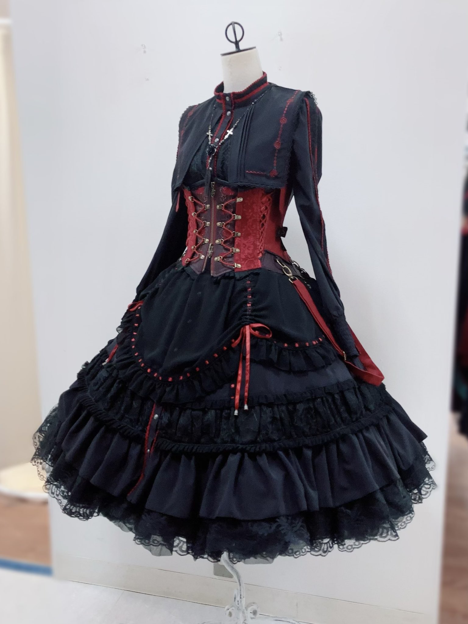 お値下げ！ワンピース　RED VALENTINO 襟デザイン RED VALENTINO フラワーフリル襟ミニワンピース｜ハイブランドの