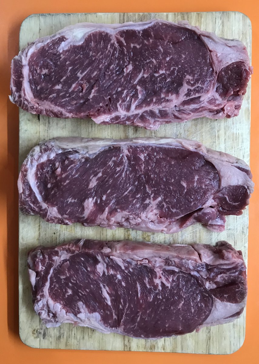 inigoladronm's tweet photo. Los tres mosqueteros! 😋🥩🔥🍷 #carne #vaca #ternera #carnedevaca #carnedeternera #buey #carnedebuey #entrecot #chuleta #txuleta #brasa #parrilla #plancha #carnealabrasa #carnealaparrilla #carnealaplancha #gastro #foodie #gastronomia https://t.co/jIoHfnVS6h