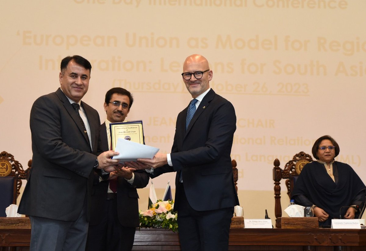 EUPakistan's tweet image. Delighted to be part of the International conference on the EU as a model for regional integration, hosted by esteemed Jean Monnet Chair at @numl_official!

Our 🇪🇺 Deputy Head Philipp Gross @phogross spoke to the brilliant students, researchers, and academia in attendance.
🧵