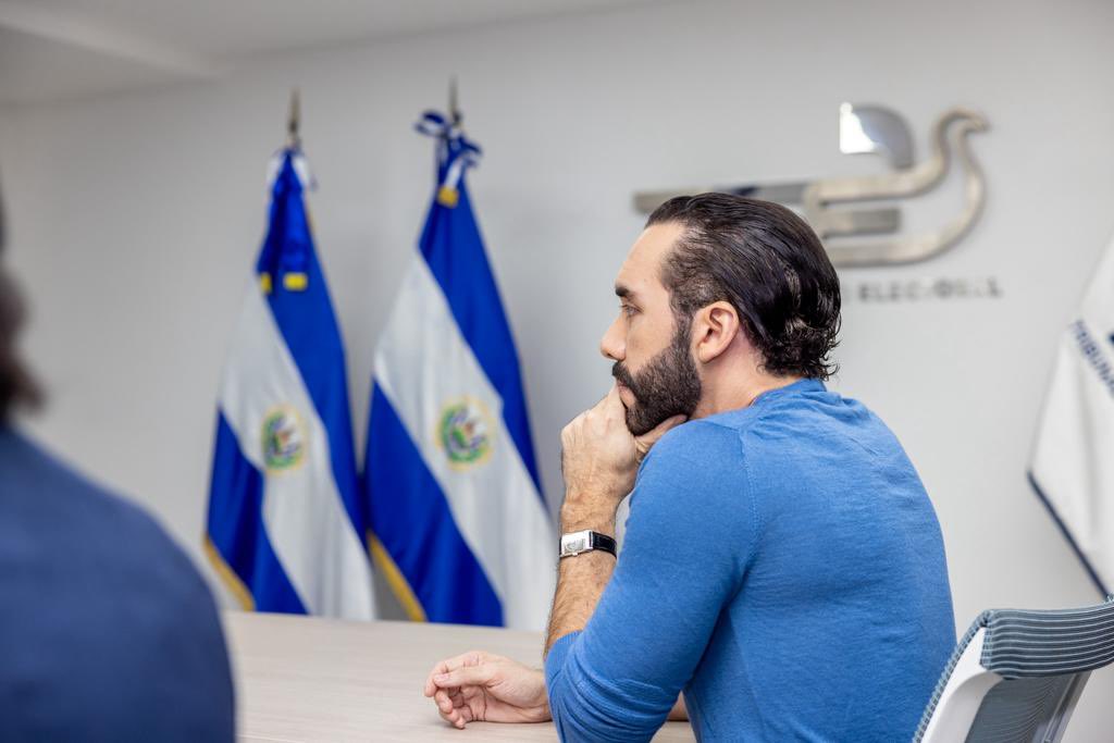 nuevasideas's tweet photo. ¡El Salvador ya está listo para la #Operación2024! 🇸🇻👊🏼

@nayibbukele y @fulloa51 han sido oficialmente inscritos para participar en las elecciones presidenciales 2024-2029, representando al partido político más grande en la historia de El Salvador. 

#Reelección2024
#NayibPresidente