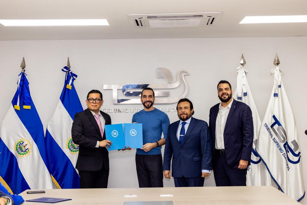 nuevasideas's tweet photo. ¡El Salvador ya está listo para la #Operación2024! 🇸🇻👊🏼

@nayibbukele y @fulloa51 han sido oficialmente inscritos para participar en las elecciones presidenciales 2024-2029, representando al partido político más grande en la historia de El Salvador. 

#Reelección2024
#NayibPresidente