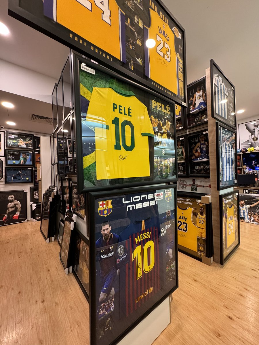 osc4ro's tweet image. Je partage ma visite de ce super magasin (une âme charitable pour financer un maillot de Messi dédicacé 🙏🙏)