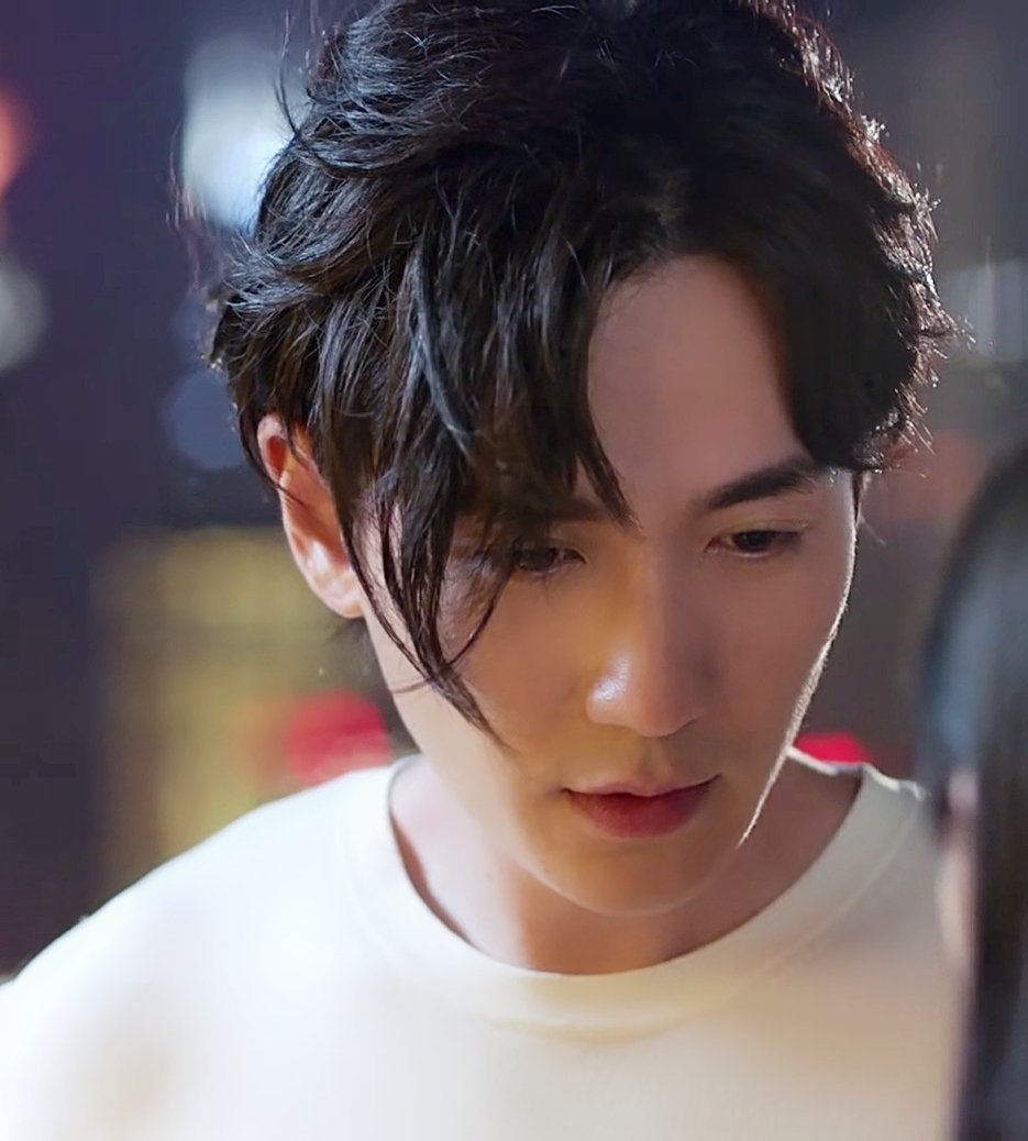 xploded_tb's tweet photo. my fav deriv ship is jing ran x you dongdong, office romance style 😗

but on vday, they probably want nothing more than to laze at home and just enjoy time together since their work is often so busy. JR will probably cook something simple and YDD will probably chill by the tv https://t.co/T2vwwWrxXx