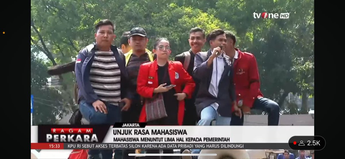 narkosun's tweet image. Akhir-akhir ini banyak demo ya. Tahun politik semakin hangat suasananya.

Kali ini ada demo dari aliansi Mahasiswa BEM Nusantara meminta #SaveKPK sebagai lembaga pemberantasan korupsi.

Ada upaya fight back dari para koruptor terhadap KPK. Ini harus dilawan bersama². Jangan sampe