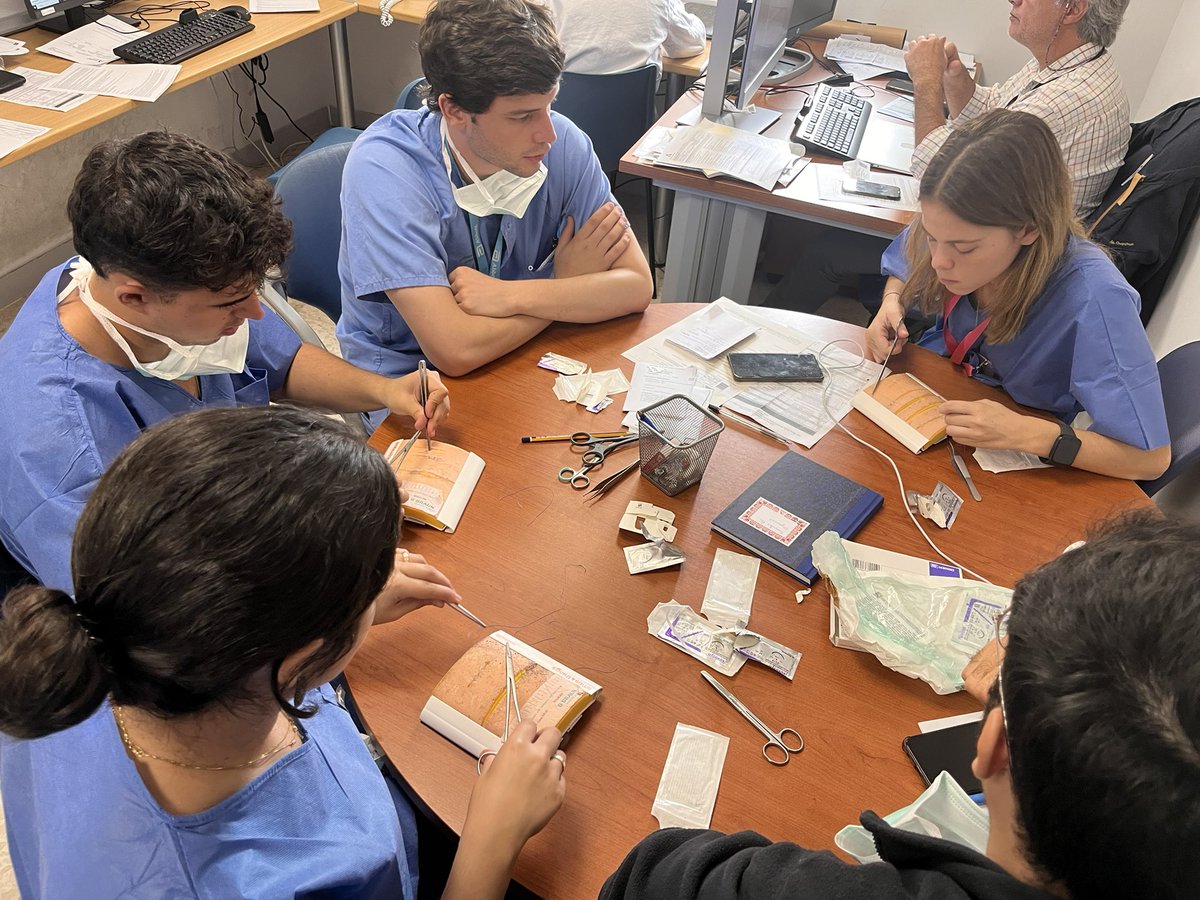 Nuestr@s alumn@s aprendiendo de nuestr@s residentes. Que no se rompa la cadena!!!!!