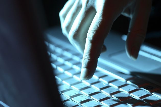 Alternant chez Orange Cyberdéfense le jour, développeur de programmes malveillants la nuit
Un petit rappel salutaire  utiliser ses compétences à des fins malveillantes n'est pas un très bon plan de carrière. Si vous aimez les défis, faites du bug bounty :) buff.ly/4990Q59