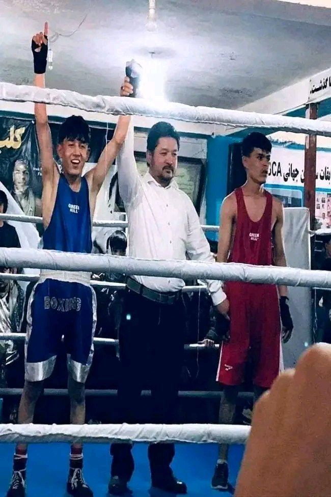 AbdullahMisba17's tweet photo. This is the height of oppression of the millennial man who copes with all the problems of life and in the most difficult conditions they work hard to succeed and advance their lives, but this is how they are crushed!
#دشت_برچی 
#نجیب‌الله https://t.co/LUGLyoH86u