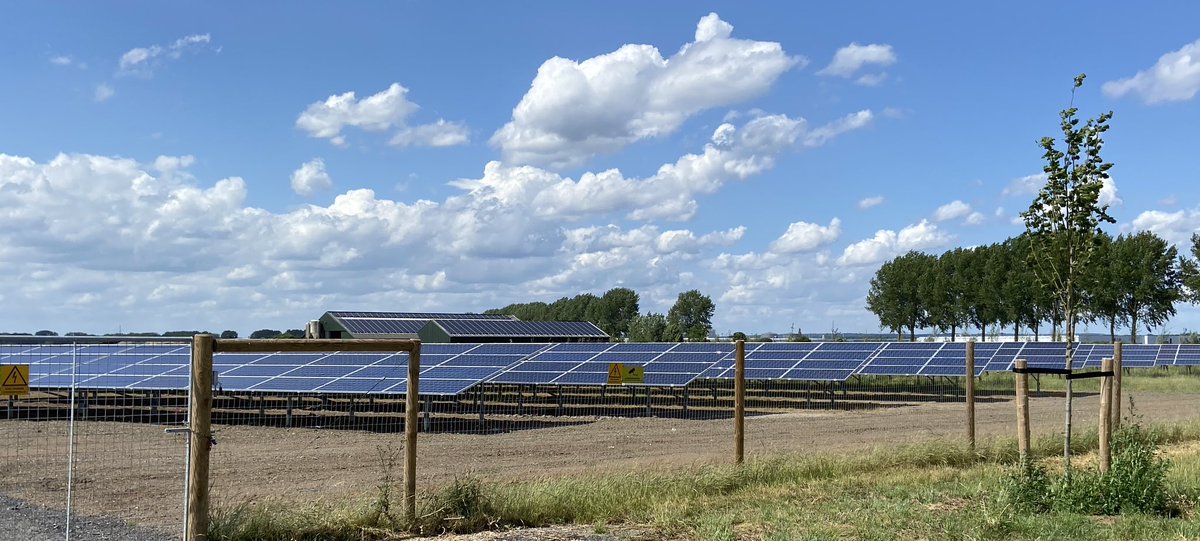 Al jaren roepen mensen, instanties, ook ik om met gezond verstand #zonneparken aan te leggen. Eerst op verharde terreinen, daken, als laatste landbouw en natuurgebieden. Waarom reageert de regering hier ook zo laat, wederom reactief? Maak een echte langetermijn visie met het land