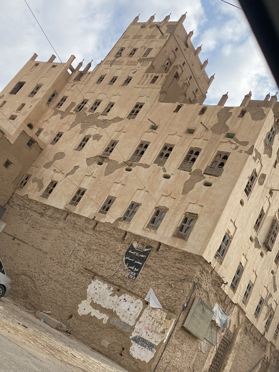 قصر السلطان القعيطي وادي حضرموت (القطن)
الحمدالله تم البدء في ترميم القصر ولكن اظن انه توقفو عن العمل وينكم يا اهل يافع  هل يستحق القصر كل هذا الاهمال 
تاريخ القصر هو من تاريخ يافع لاتهملو تاريخكم المشرف