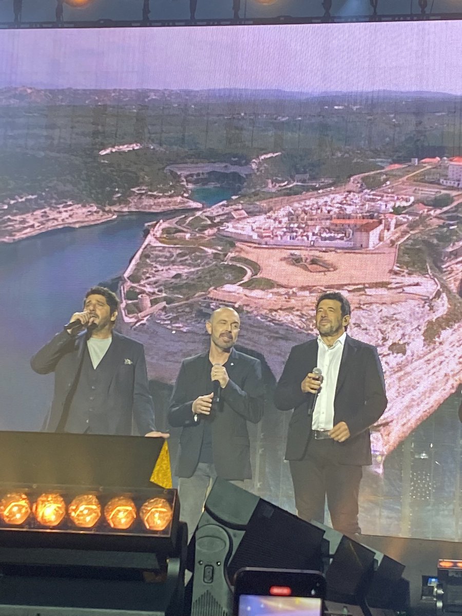 2015 le début d’une merveilleuse aventure humaine 🥰 rdv à tous le 28 octobre à La Défense Arena pour un concert 🎶 qui vous fera voyager et partager #corsumezzumezzu
#ladefensearena
#patrickfiori